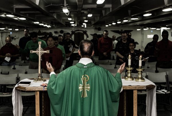 Klerikalismus unter Priestern: Wenn der Priester am Altar sich nicht als Teil der Gemeinde versteht