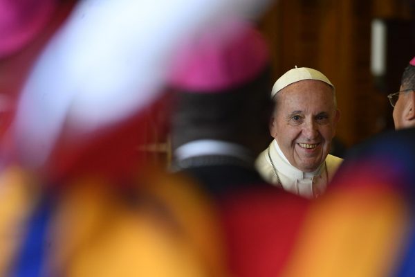 Konferenz zu Missbrauch: Archivbild vom Papst in der Synodenaula