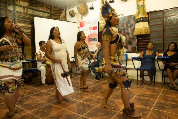 Indigene Kultur in der Spannung